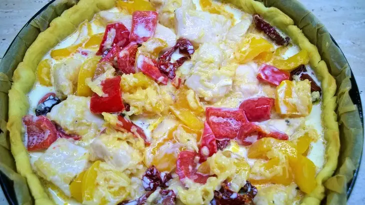 Киш с курицей, перцем и вялеными томатами: шаг 11