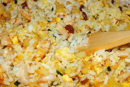 Тайский рис с креветками запеченный в ананасе: шаг 13
