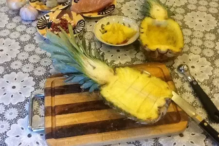 Жареный рис с креветками и курицей в ананасе: шаг 2