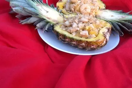 Жареный рис с креветками и курицей в ананасе: шаг 13