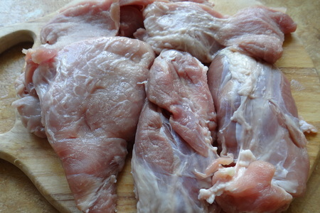 Свинина в панировке с розмарином, помидором и сыром: шаг 1