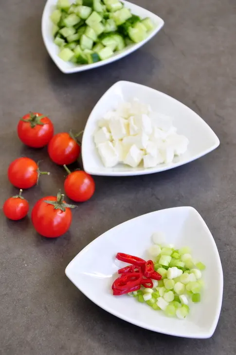 Салат из риса с креветками и овощами: шаг 3