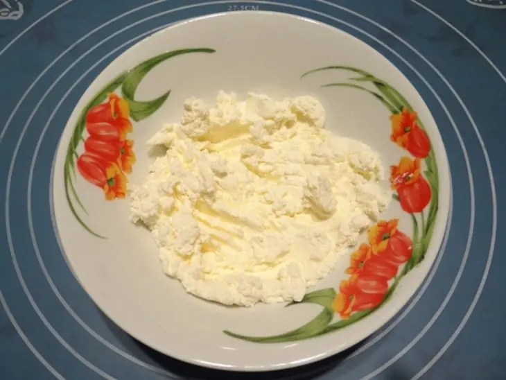 Булочки из теста со сливочным творожным сыром: шаг 1