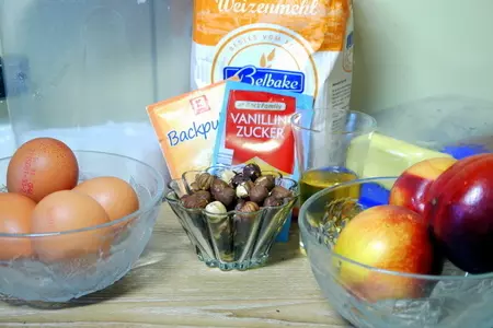 Пирог-перевертыш с нектаринами и орехами: шаг 1