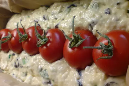 Закусочный кекс с фетой и помидорками: шаг 6
