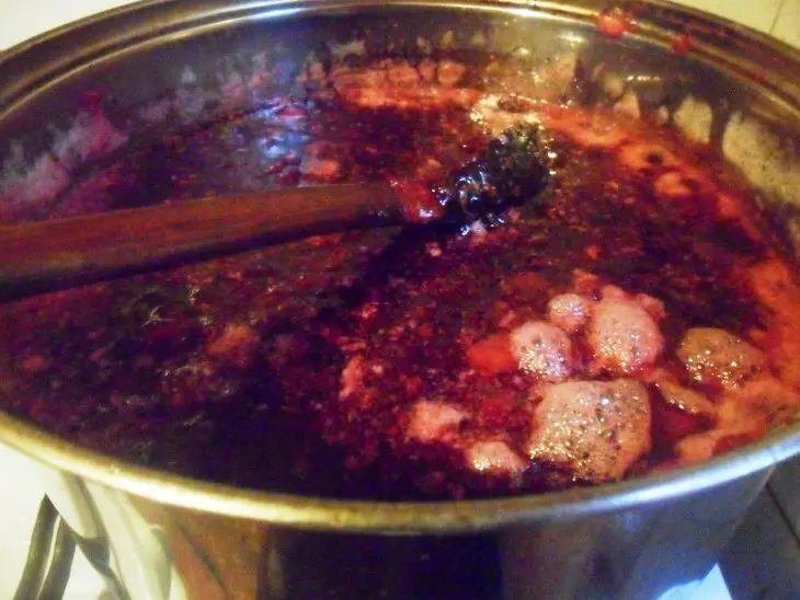 Брусничное варенье с яблоками: шаг 4