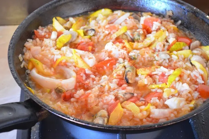 Спринг -роллы  с рисом и морепродуктами: шаг 4
