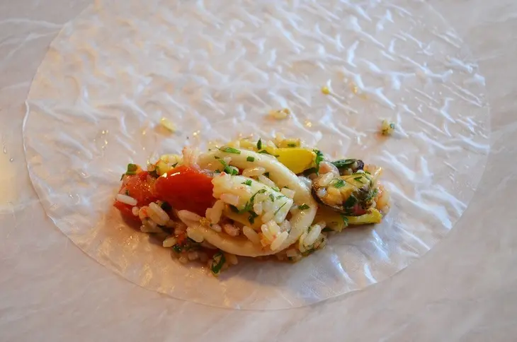 Спринг -роллы  с рисом и морепродуктами: шаг 6