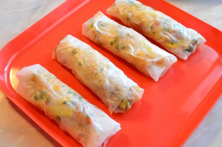 Спринг -роллы  с рисом и морепродуктами: шаг 7