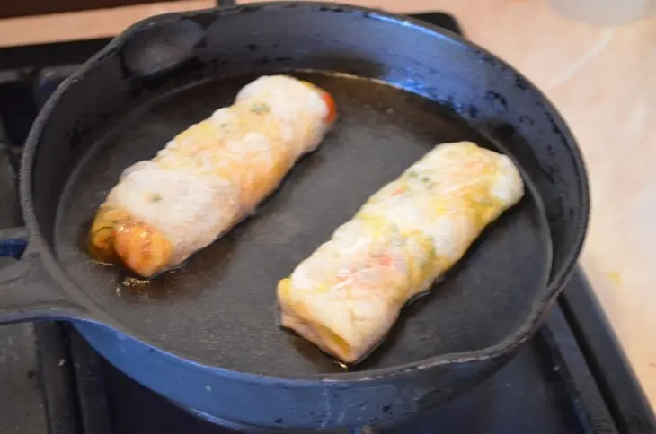 Спринг -роллы  с рисом и морепродуктами: шаг 8