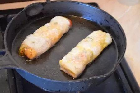 Спринг -роллы  с рисом и морепродуктами: шаг 8