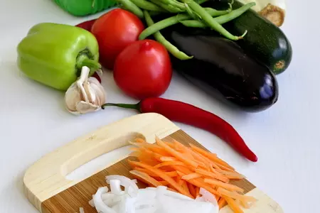 Грибной суп со стручковой фасолью и баклажанами: шаг 1