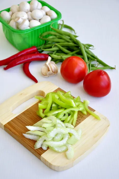 Грибной суп со стручковой фасолью и баклажанами: шаг 3