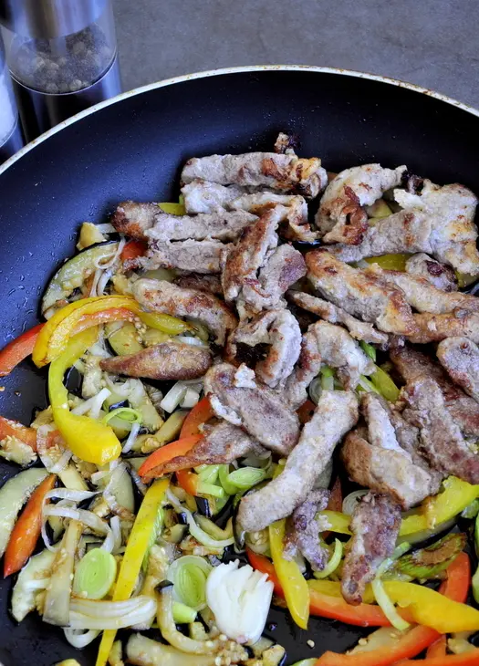 Говядина в кисло-сладком соусе с овощами: шаг 3