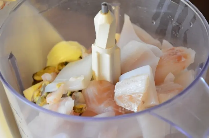 Тайские рыбные котлеты с морепродуктами: шаг 3