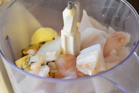 Тайские рыбные котлеты с морепродуктами: шаг 3