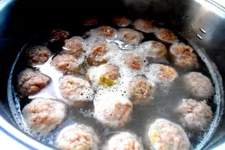 Борщ с фрикадельками и фасолью: шаг 2