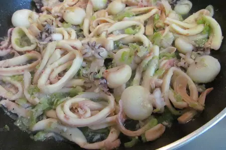 Рис мистраль "индика" с каракатицами и кальмарами в тайском стиле.: шаг 2