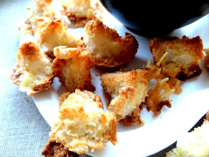 Чесночный французский суп с крутонами: шаг 8