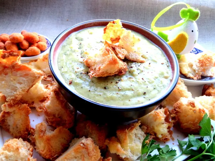 Чесночный французский суп с крутонами: шаг 9