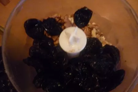 Десерт с черносливом и грецкими орехами: шаг 2