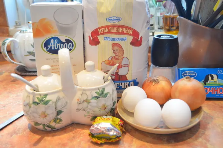 Мини-бриоши с грудинкой и луком: шаг 1