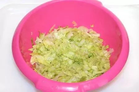 Тайский салат с огурцом и пекинской капустой: шаг 2