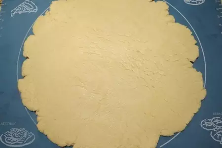 Пирог с черносливом и фундуком: шаг 4