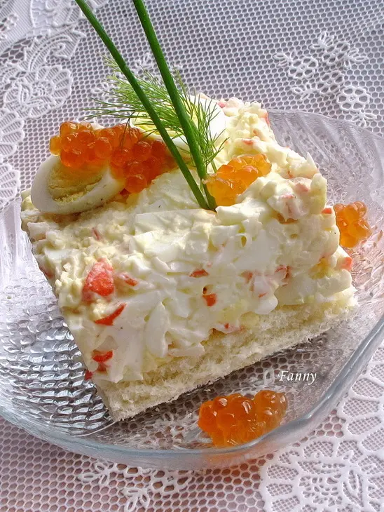 Салат крабовый с перепелиными яйцами: шаг 1