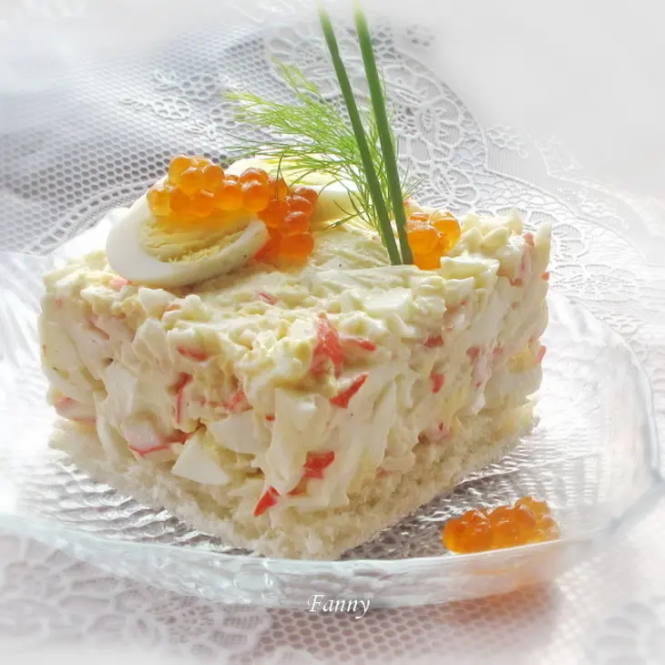 Салат крабовый с перепелиными яйцами: шаг 2