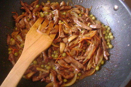 Стир -фрай из печени с грибами и овощами.: шаг 4