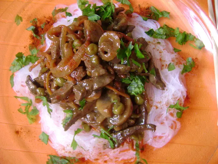 Стир -фрай из печени с грибами и овощами.: шаг 5