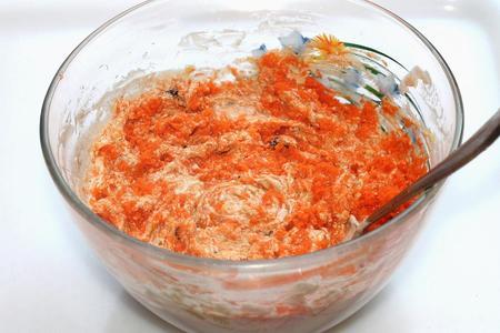 Морковный кекс с ягодной глазурью : шаг 7