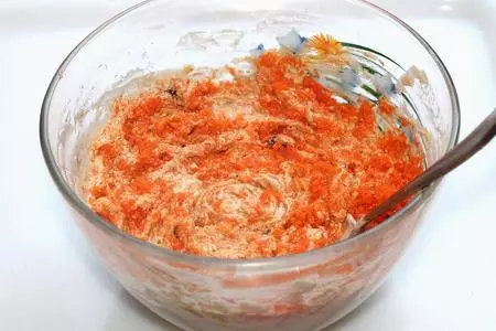 Морковный кекс с ягодной глазурью: шаг 7