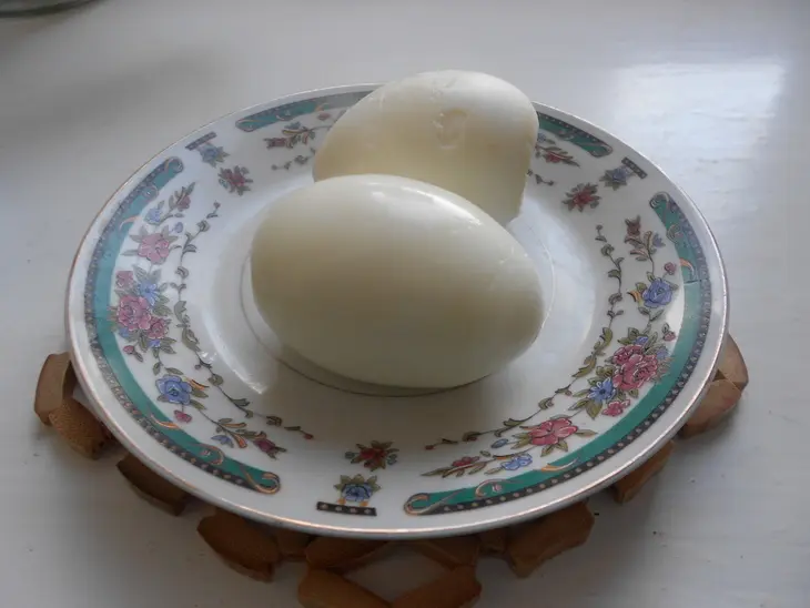 Яйца по-королевски с луковым чатни: шаг 3