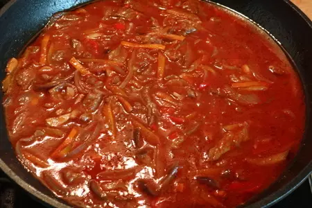 Беф а-ля строганов из телятины с томатным соком и овощами: шаг 5