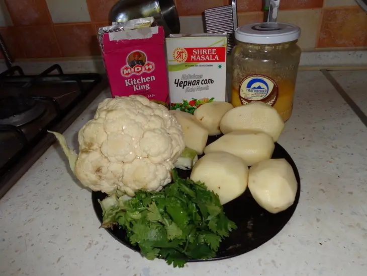 Алу гоби-рагу из картофеля с цветной капустой: шаг 1