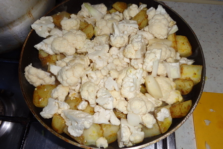 Алу гоби-рагу из картофеля с цветной капустой : шаг 5