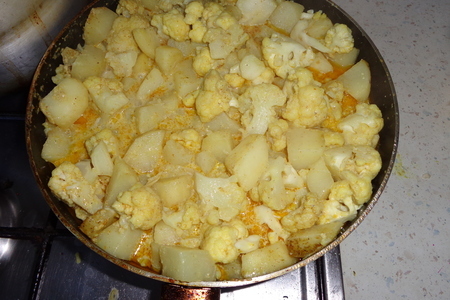 Алу гоби-рагу из картофеля с цветной капустой : шаг 6