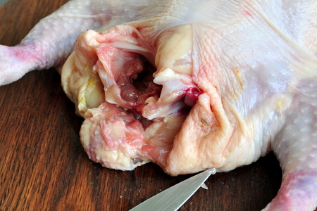 Курица без костей фаршированная капустной солянкой с охотничьими колбасками: шаг 3