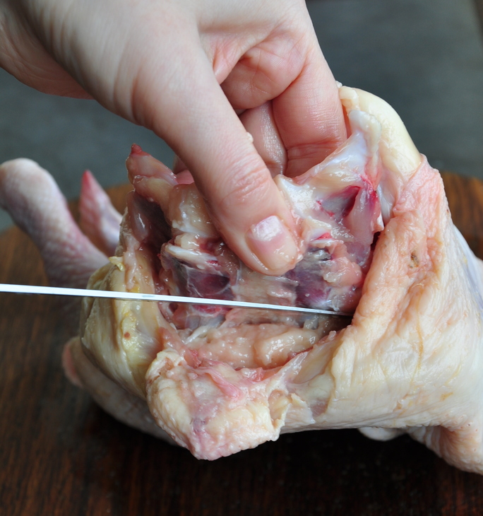 Курица без костей фаршированная капустной солянкой с охотничьими колбасками: шаг 4