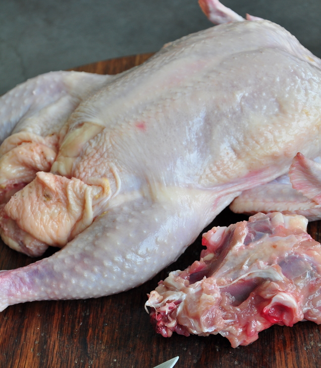 Курица без костей фаршированная капустной солянкой с охотничьими колбасками: шаг 5