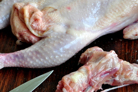 Курица без костей фаршированная капустной солянкой с охотничьими колбасками: шаг 6