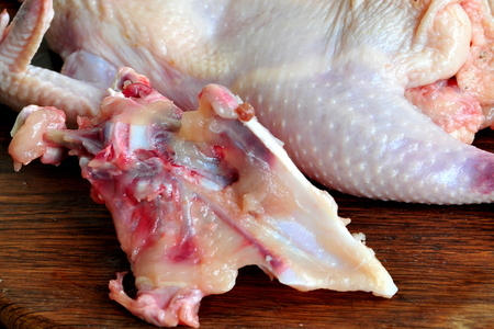 Курица без костей фаршированная капустной солянкой с охотничьими колбасками: шаг 9