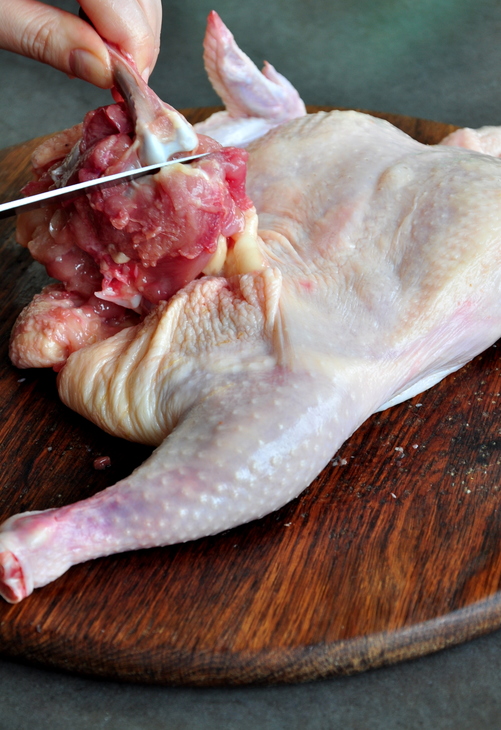Курица без костей фаршированная капустной солянкой с охотничьими колбасками: шаг 10
