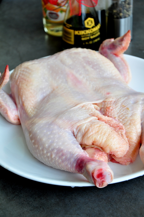 Курица без костей фаршированная капустной солянкой с охотничьими колбасками: шаг 11