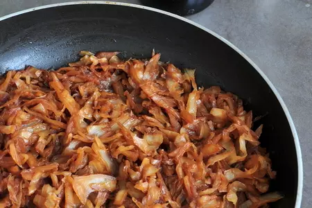 Курица без костей фаршированная капустной солянкой с охотничьими колбасками: шаг 13