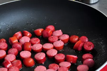 Курица без костей фаршированная капустной солянкой с охотничьими колбасками: шаг 15