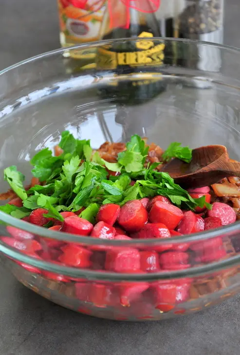 Курица без костей фаршированная капустной солянкой с охотничьими колбасками: шаг 16