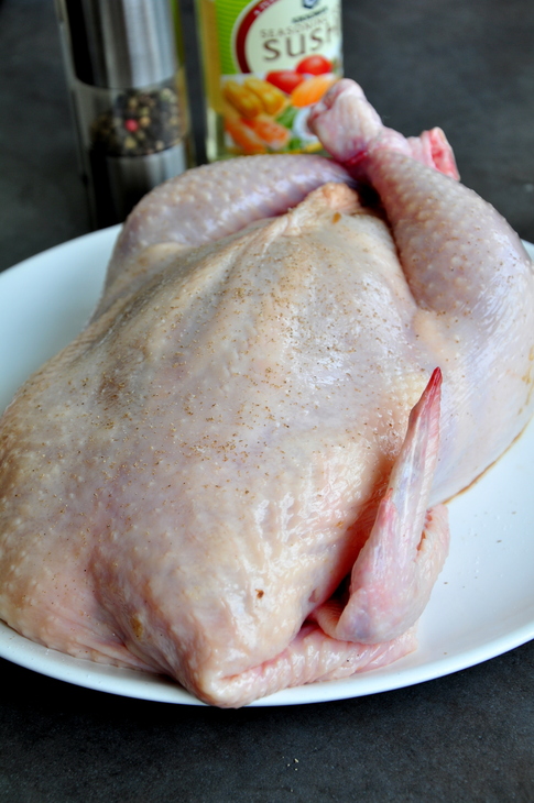 Курица без костей фаршированная капустной солянкой с охотничьими колбасками: шаг 18
